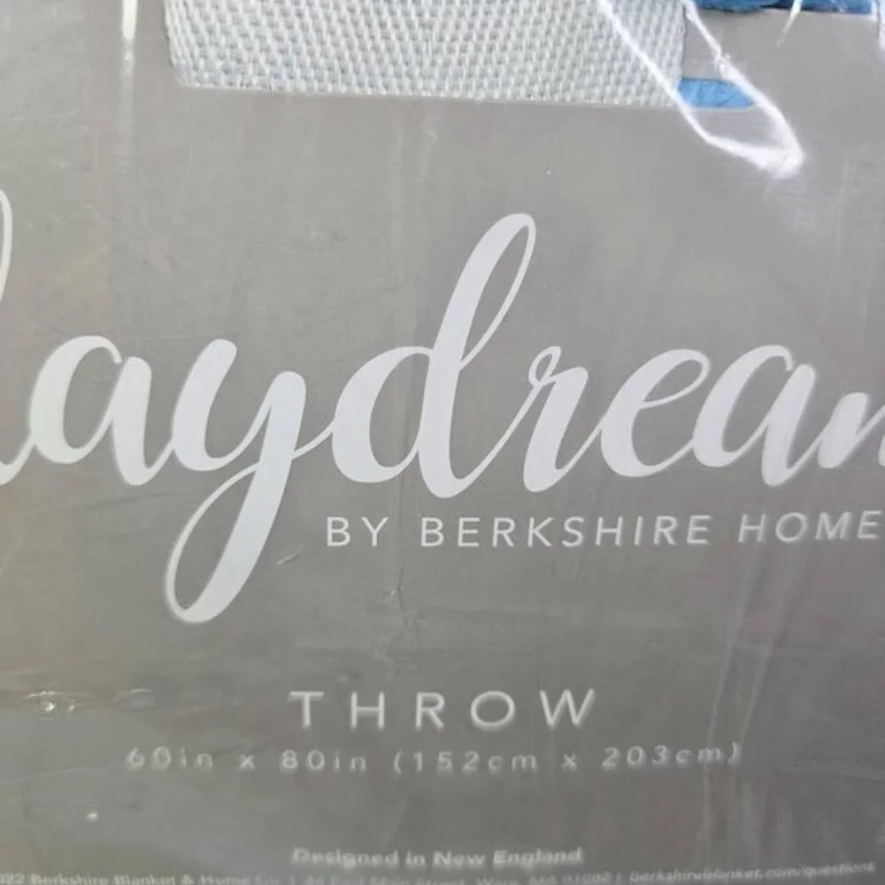 Daydream By Berkshire Home Throw Blanket 60 X 80 Blue Soft Plush Polyester‎ New